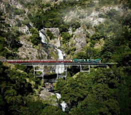 train tour qld