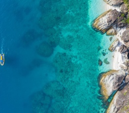 great barrier reef tours airlie beach