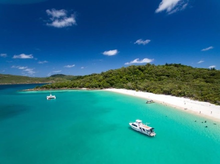 great barrier reef tours airlie beach