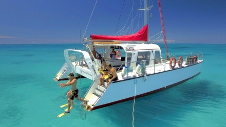 boat tours in cairns