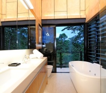 The Cassowary ~ Master Ensuite Bathroom