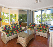 2 BR Beachfront - Bright & Breezy