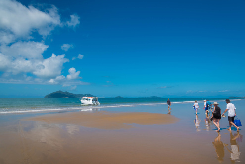 Dunk Island Round-Trip Water Taxi Transfer from Mission Beach