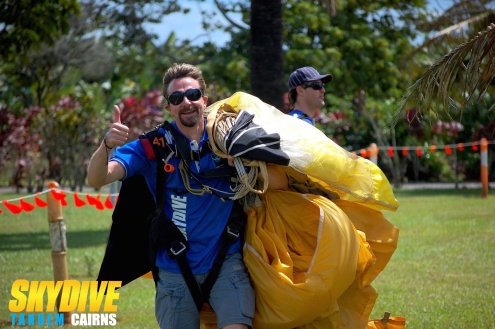 Safe Tandem skydiving