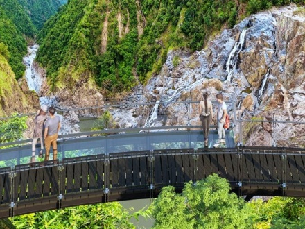 train tour qld