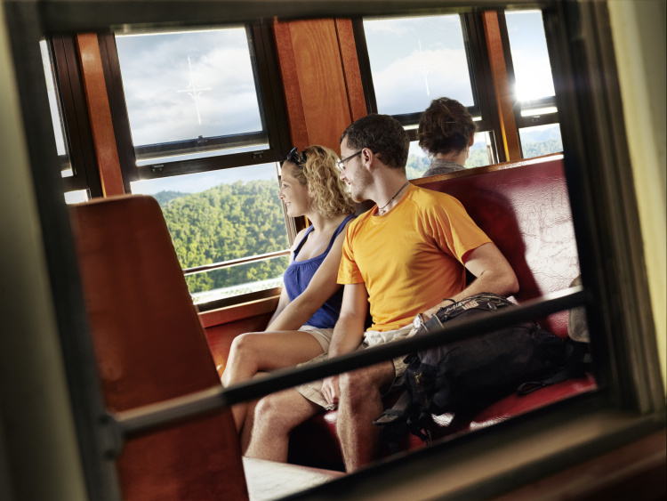 kuranda scenic railway tour from cairns